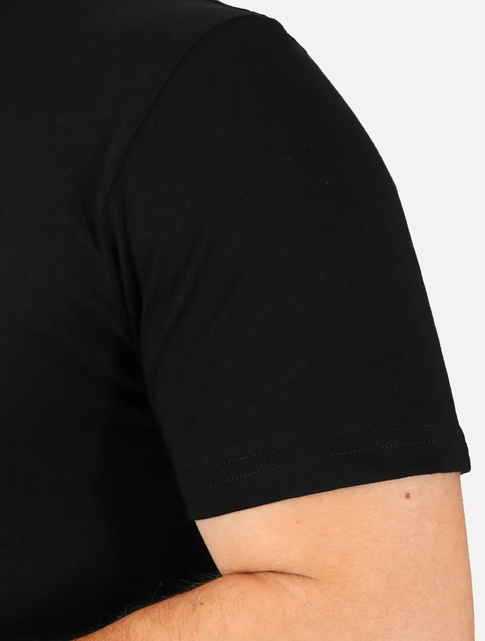 Camiseta Tommy Jeans Masculina Classic Linear Embroidered Chest Preta