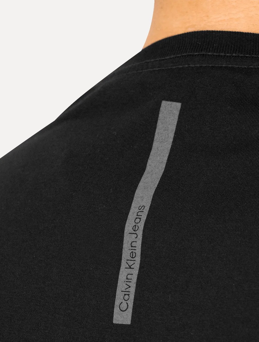 Camiseta Calvin Klein Jeans | Issue Logo Grey Block Preta
