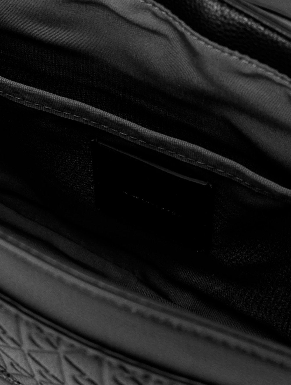 Bolsa Calvin Klein Masculina Transversal AOP CK Relevo Preta