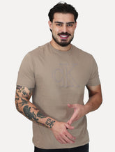 Camiseta Calvin Klein Masculina Meia Malha Big CK Logo Caqui Médio