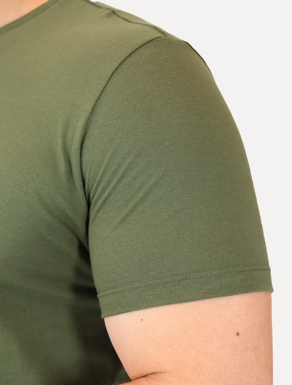 Camiseta Guess Masculina Silk Arc Laurel Verde Militar