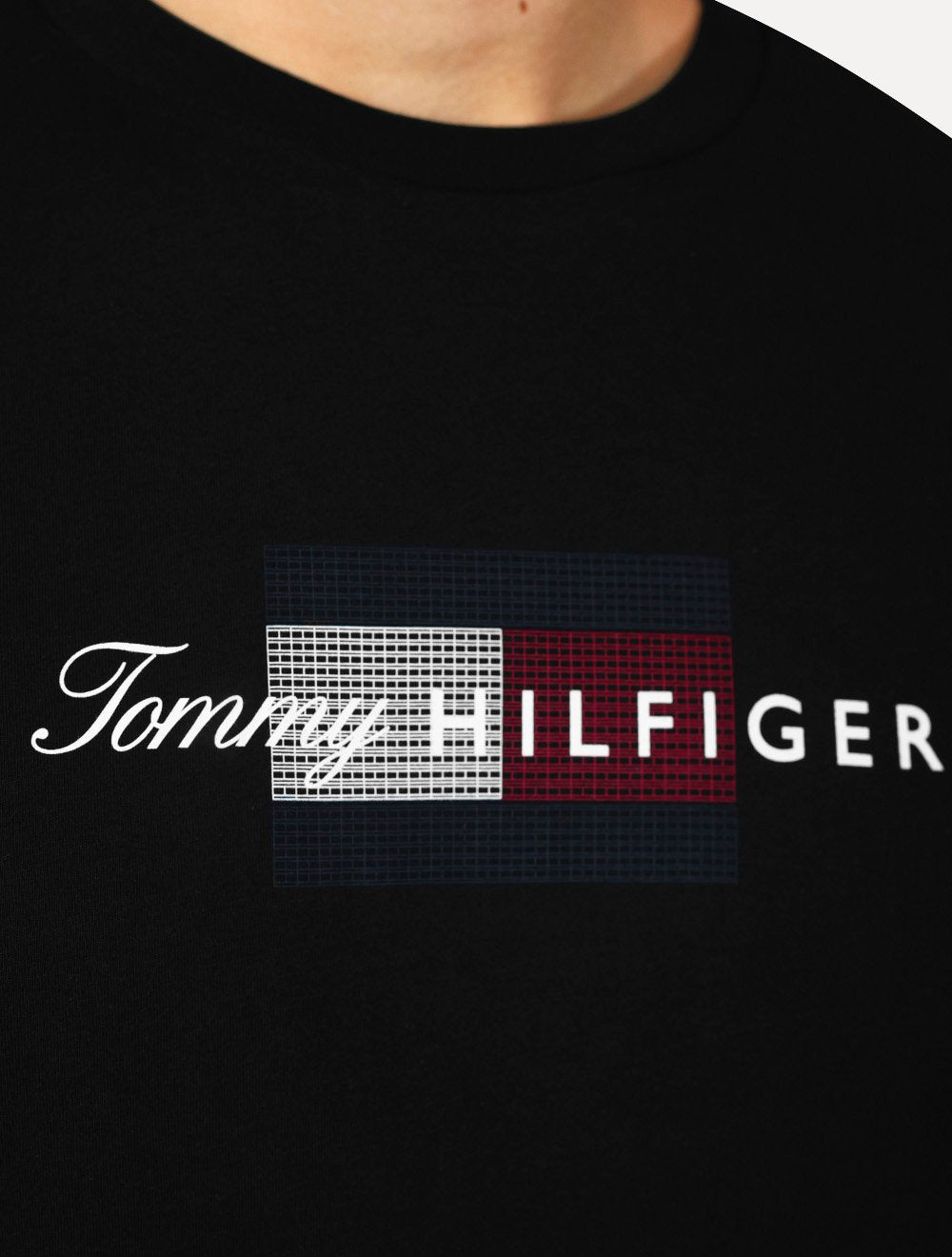 Camiseta Tommy Hilfiger Masculina Brand Love Big Graphic Preta