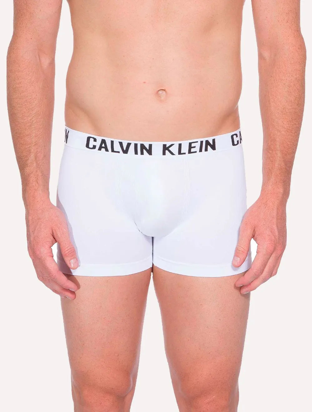 Cuecas Calvin Klein Trunk Seamless Logo Preta e Branca Pack 2UN