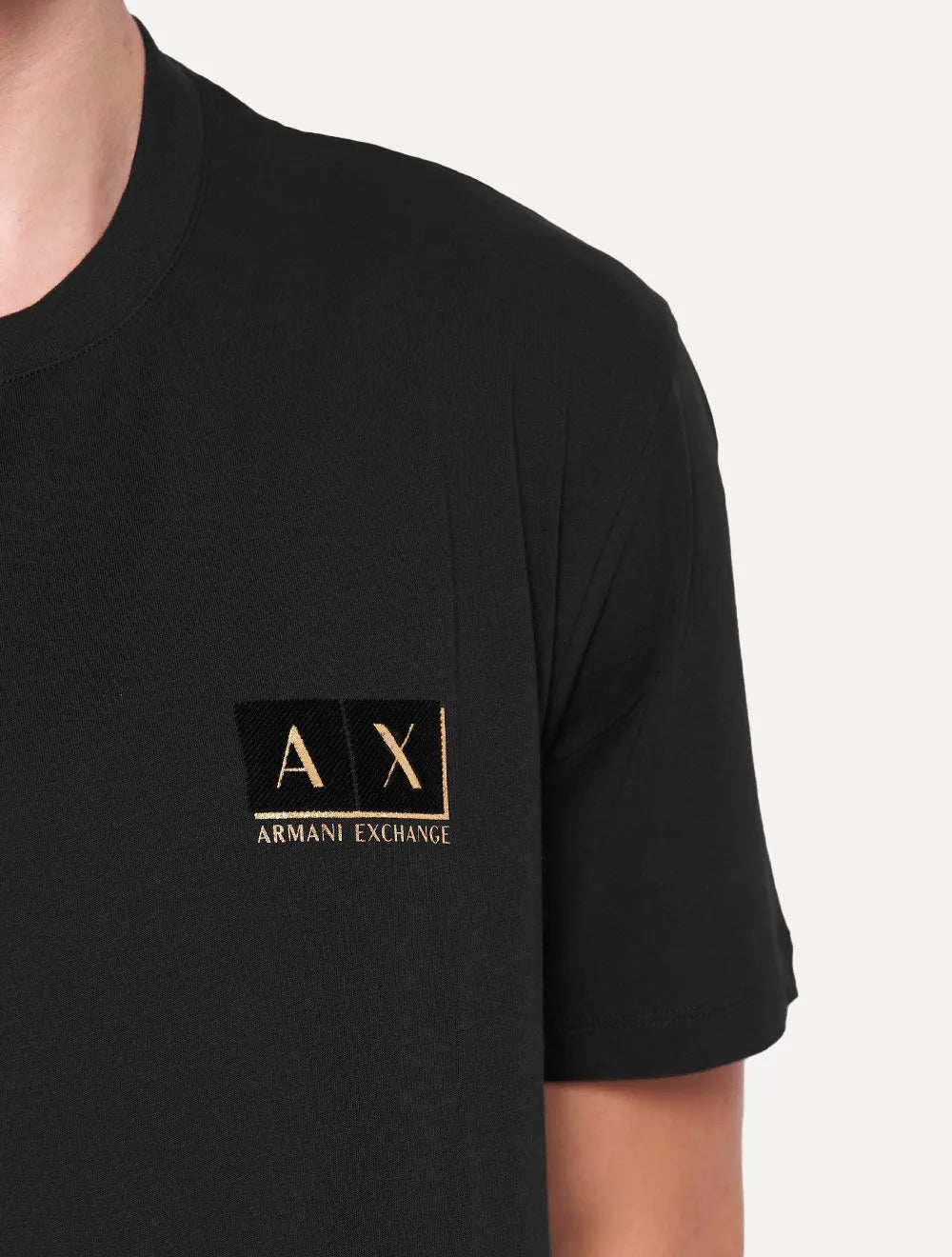 Camiseta Armani Exchange Masculina AX Gold Chest Logo Preta
