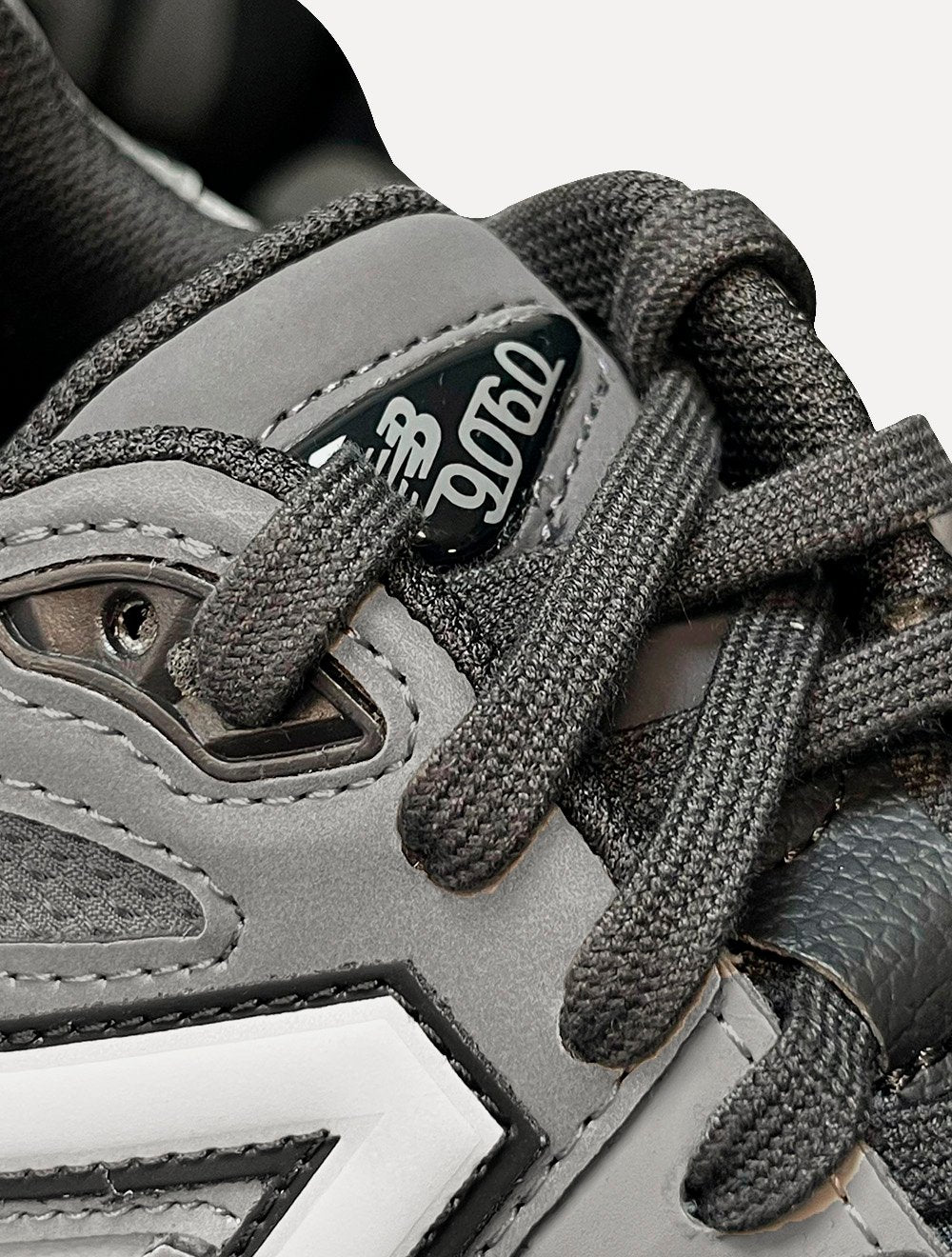 Tênis New Balance 9060 Cinza