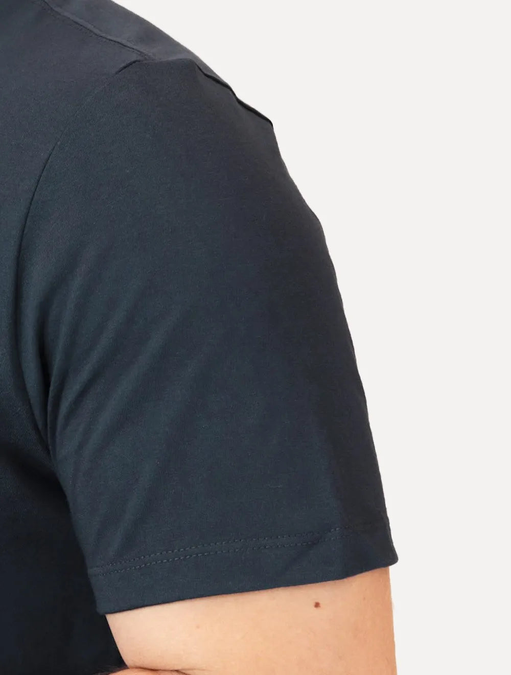 Camiseta Dudalina Masculina Regular Badge Logo Azul Marinho