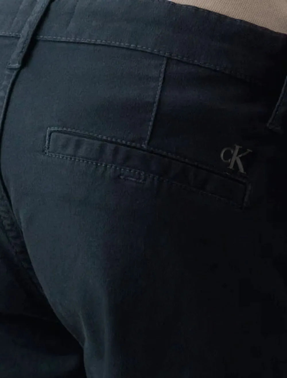 Bermuda Calvin Klein Infantil Slim Color Chino Azul Marinho