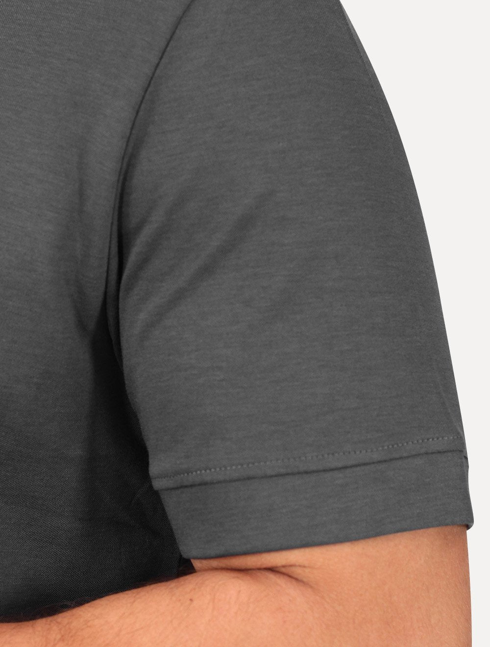 Camiseta Dixen Over Recorte Estruturado na Manga Chumbo