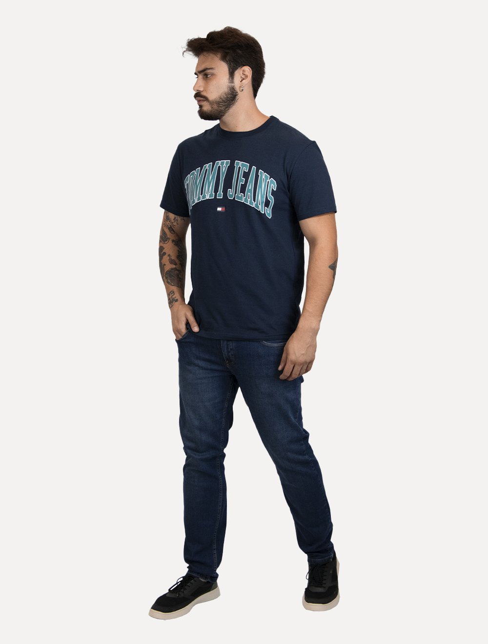 Camiseta Tommy Jeans Masculina Regular Varsity Arc Azul Marinho