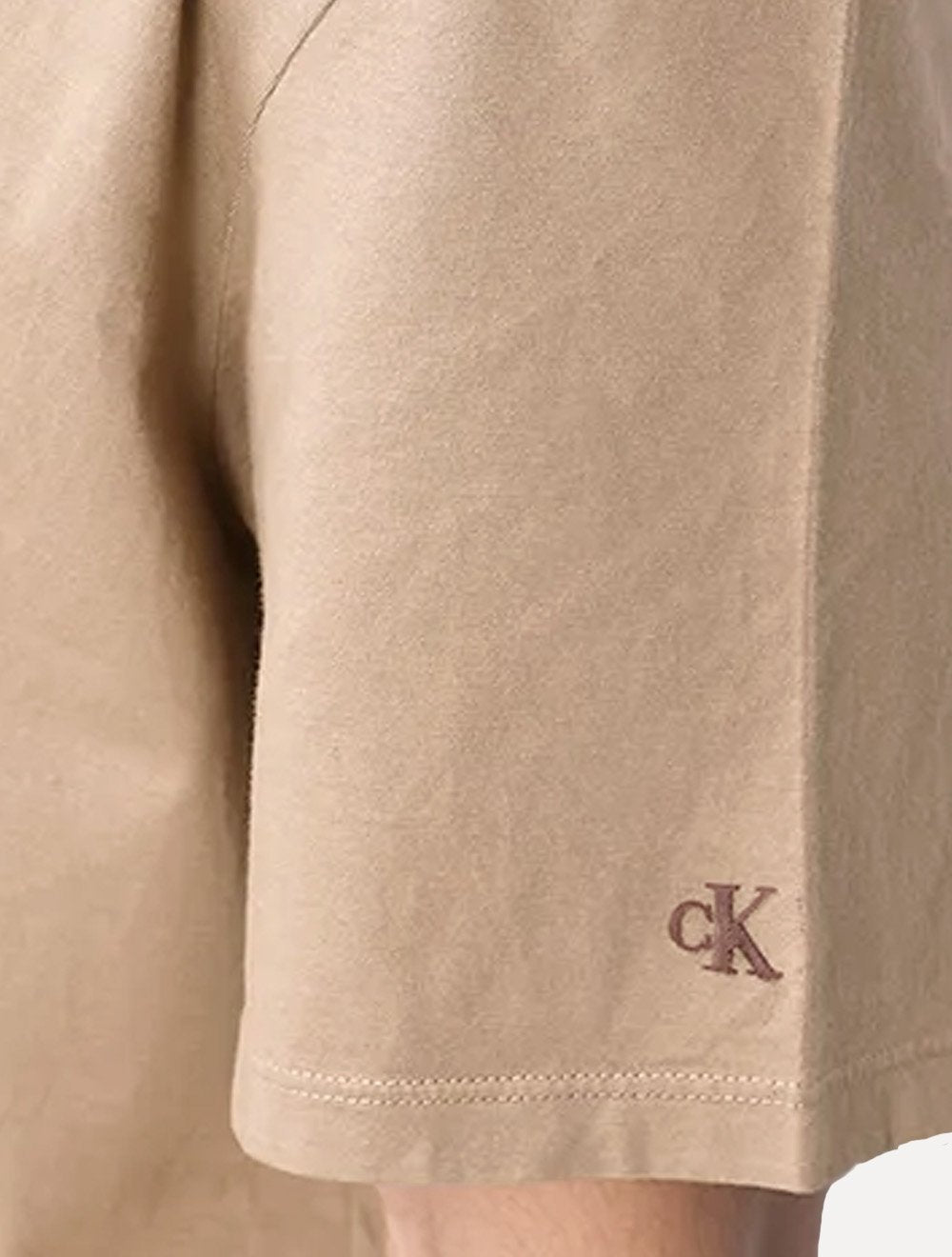 Camiseta Calvin Klein Jeans Masculina Oversized Logo CK Ombro Cáqui Médio