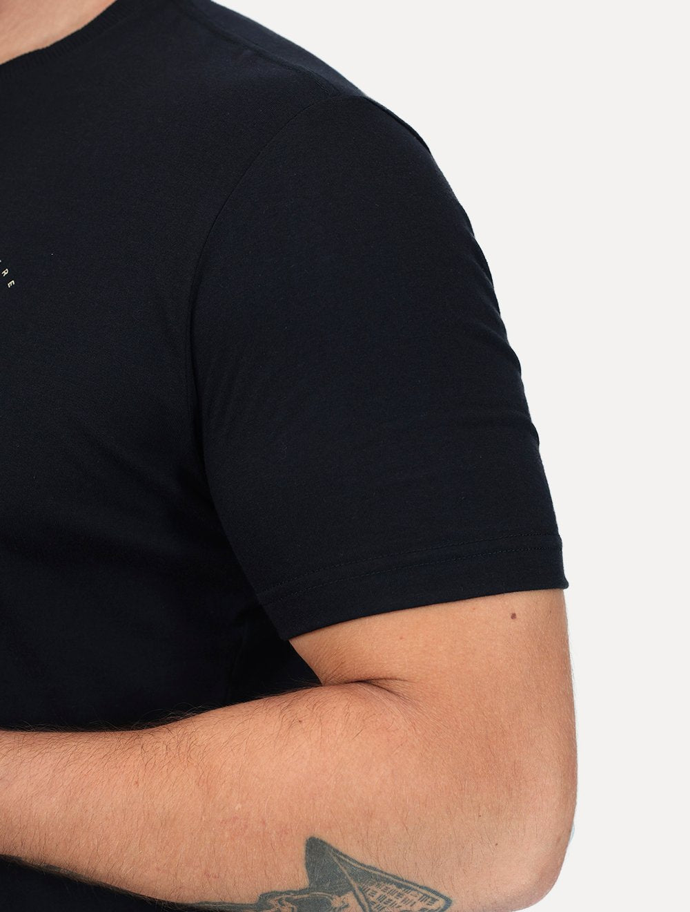 Camiseta King & Joe Masculina Malha Logo Signature Preta