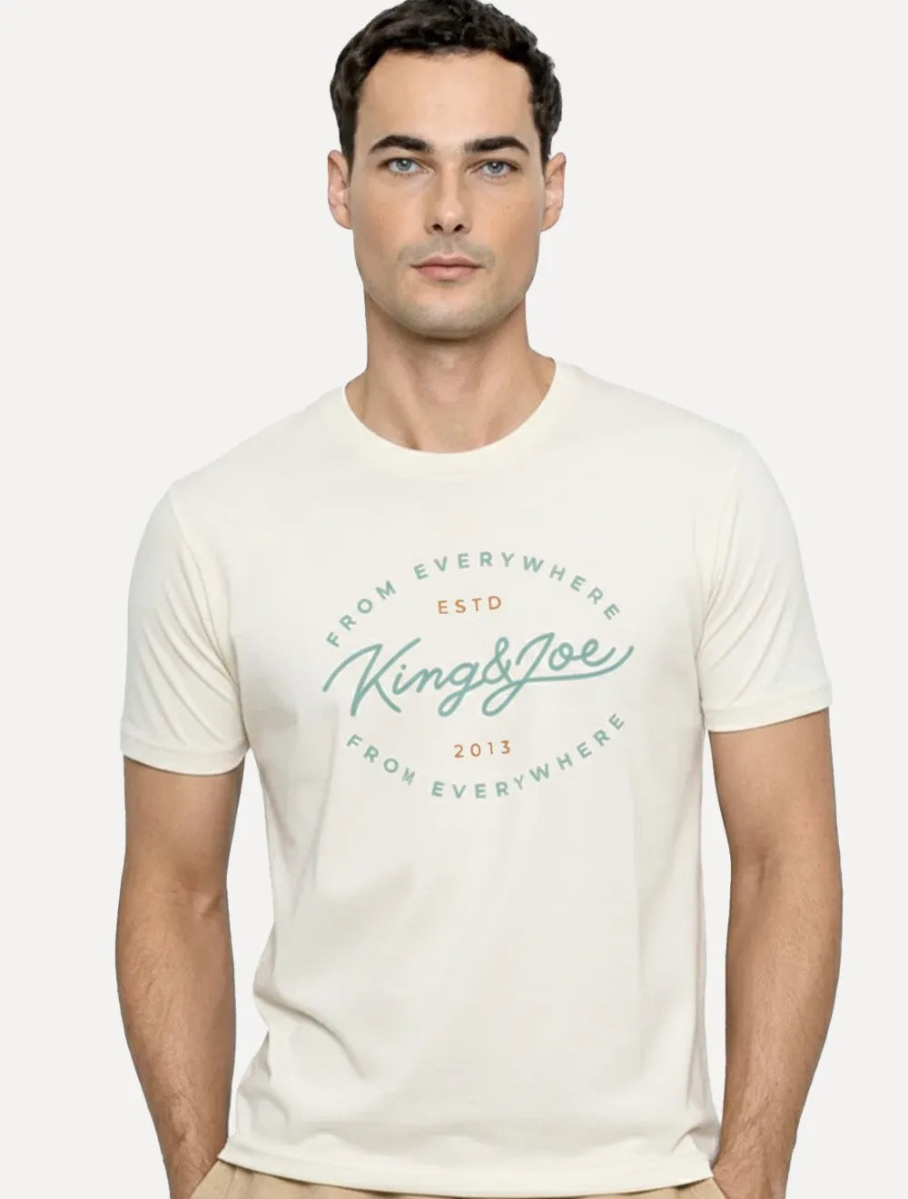 Camiseta King & Joe Masculina Signature Color Circle Estd 2013 Off White