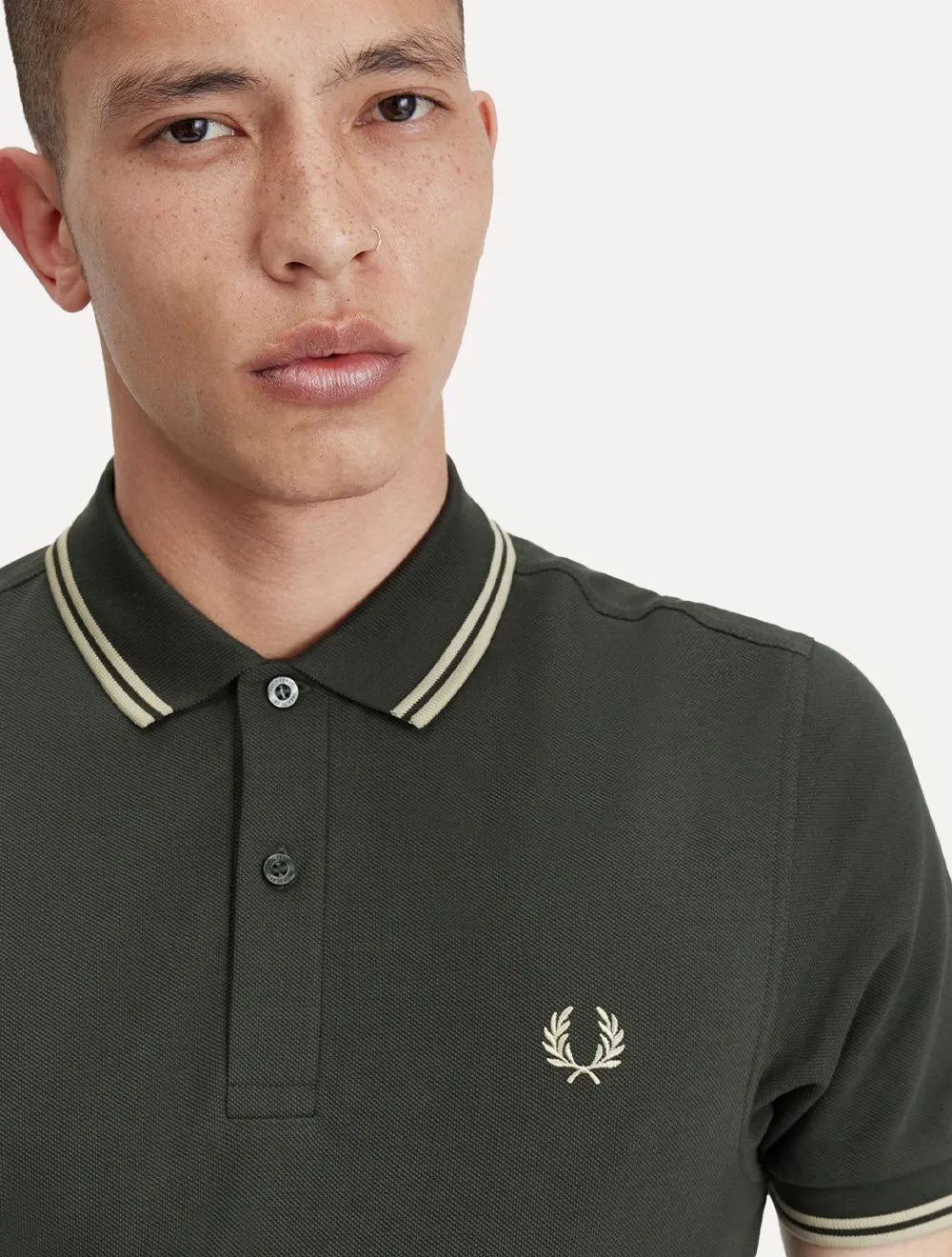 Polo Fred Perry Masculina Piquet Regular Beige Twin Tipped Verde
