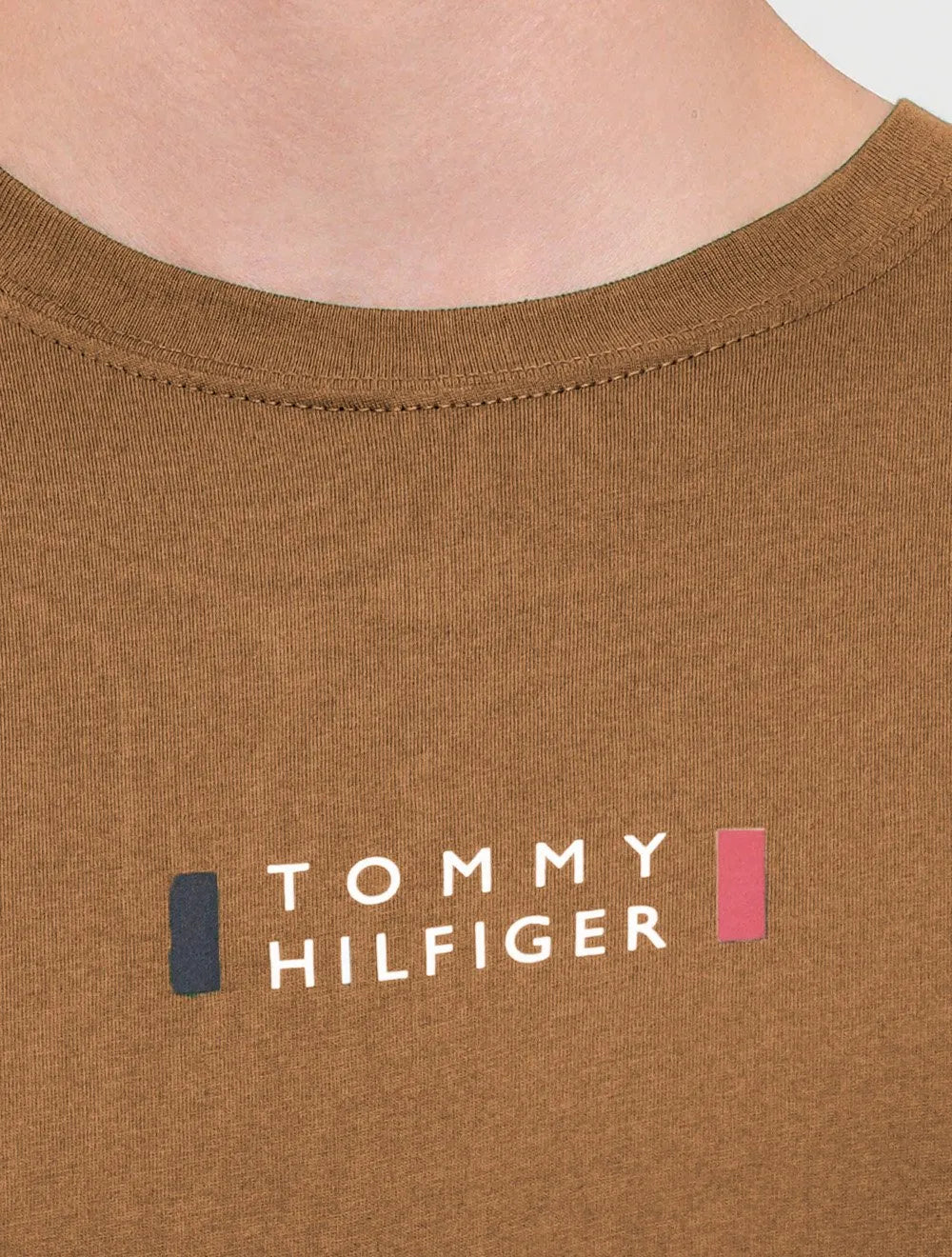 Camiseta Tommy Hilfiger Masculina Stack Center Brand Love Print Marrom Médio