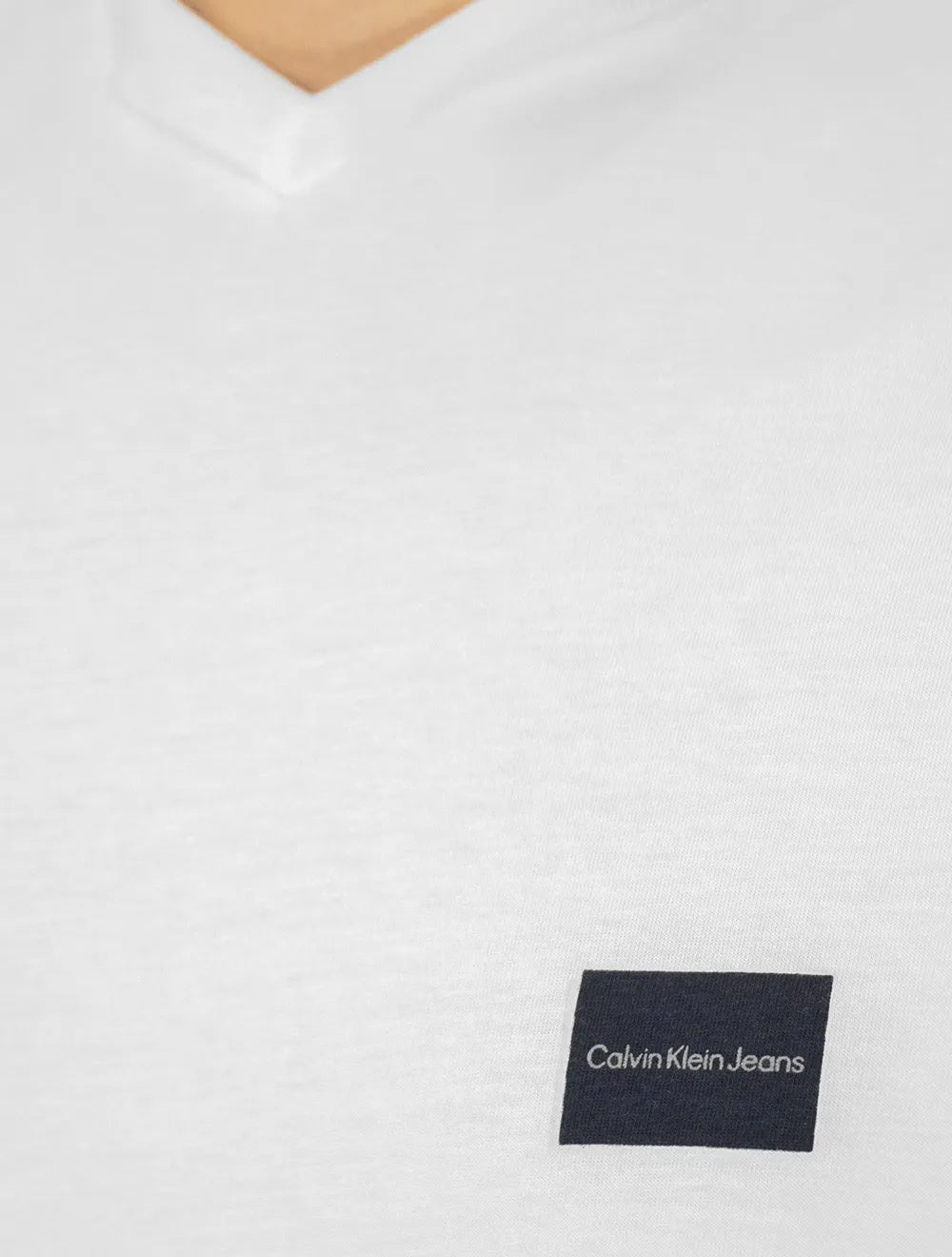 Camiseta Calvin Klein Jeans Masculina Gola V Dark Square Navy Branca