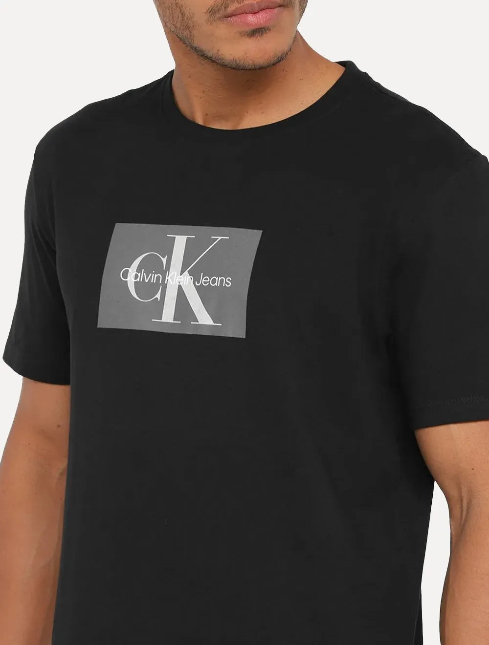 Camiseta Calvin Klein Jeans Masculina Issue Logo Grey Block Preta