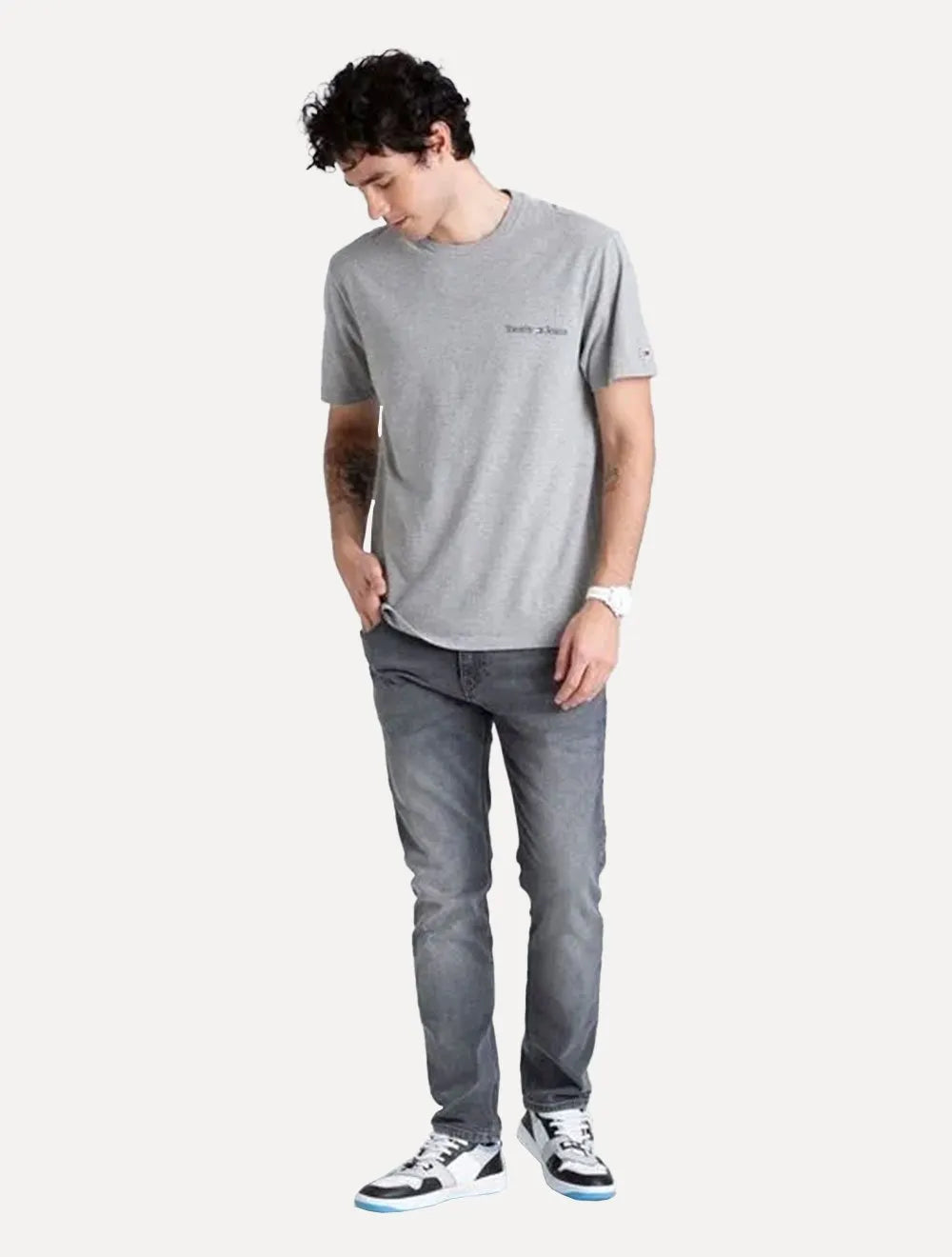 Camiseta Tommy Jeans Masculina Classic Linear Chest Cinza Mescla