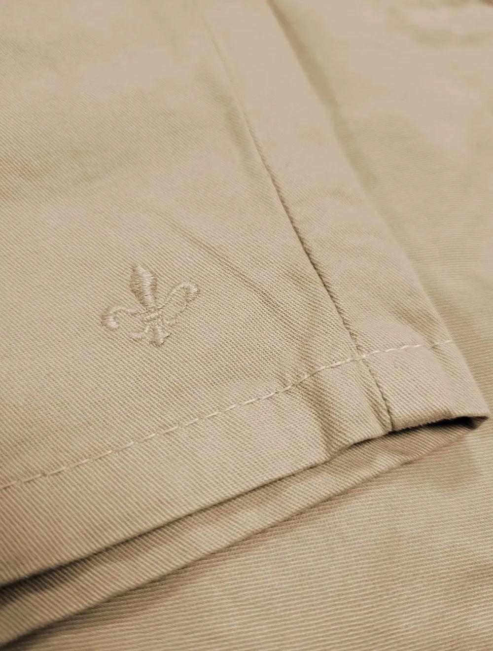 Bermuda Dudalina Masculina Sarja Elástico Algodão Cáqui Médio