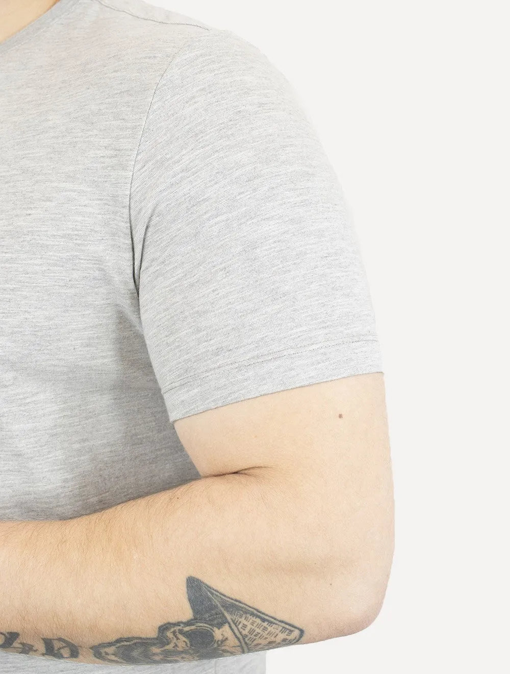 Camiseta Calvin Klein Masculina Flame Bordado CK Cinza Mescla