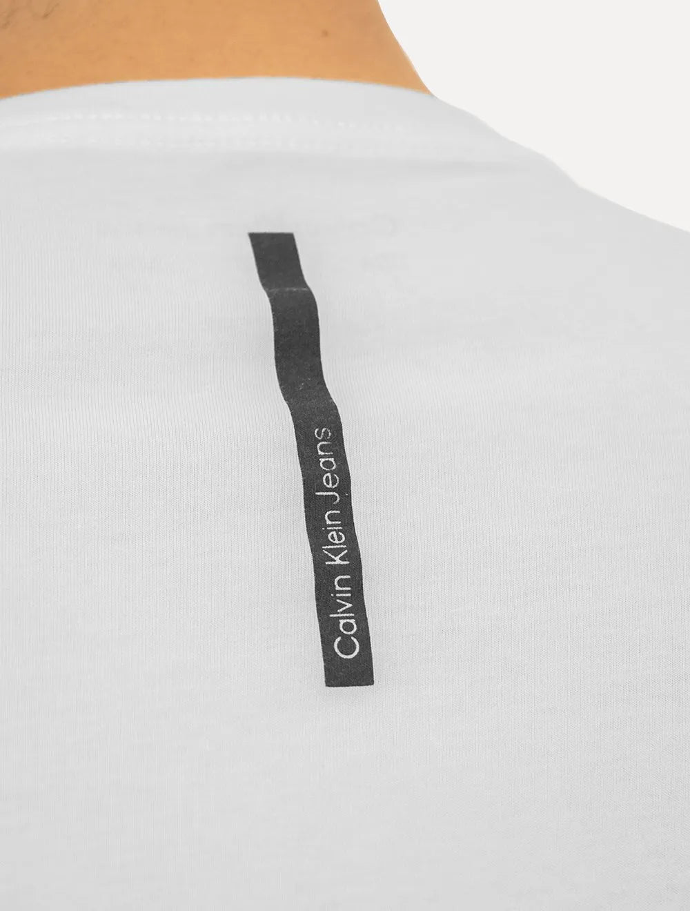 Camiseta Calvin Klein Jeans Masculina Gola V Dark Square Navy Branca
