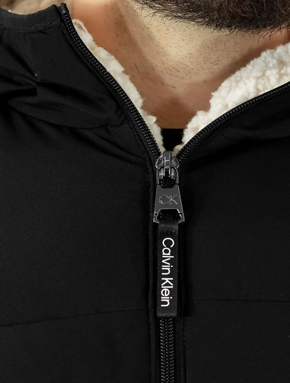 Jaqueta Calvin Klein Masculina Hoodie Matelassê Sherpa Preta