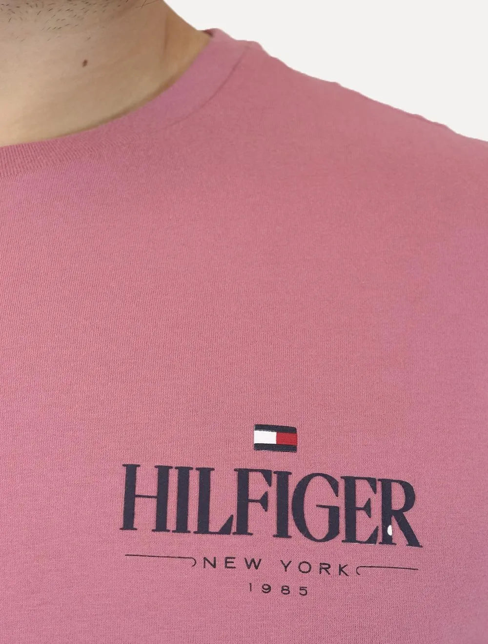 Camiseta Tommy Hilfiger Masculina Stack Brand Love Rosa Médio
