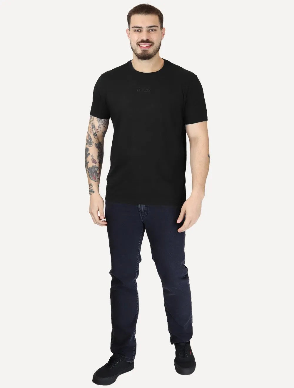 Camiseta Guess Masculina Logo Centro Bordado Preta