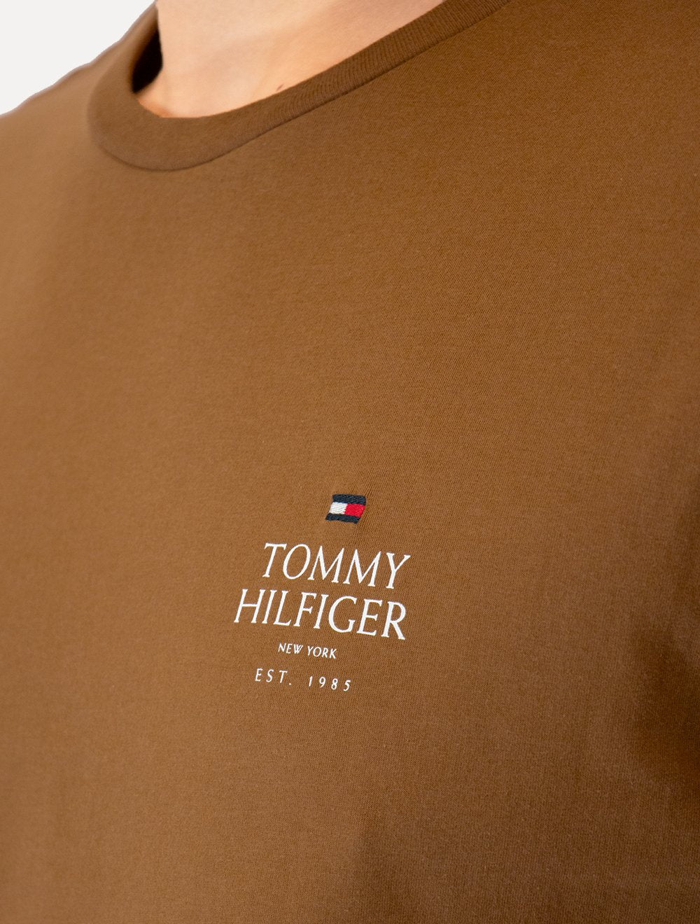 Camiseta Tommy Hilfiger Masculina Stack Brand Love Marrom