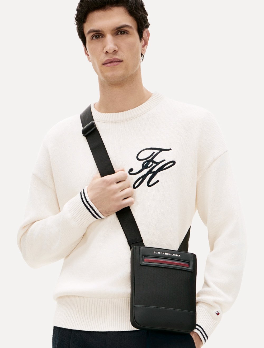 Bolsa Tommy Hilfiger Masculina Foundation Mini Crossover Preta