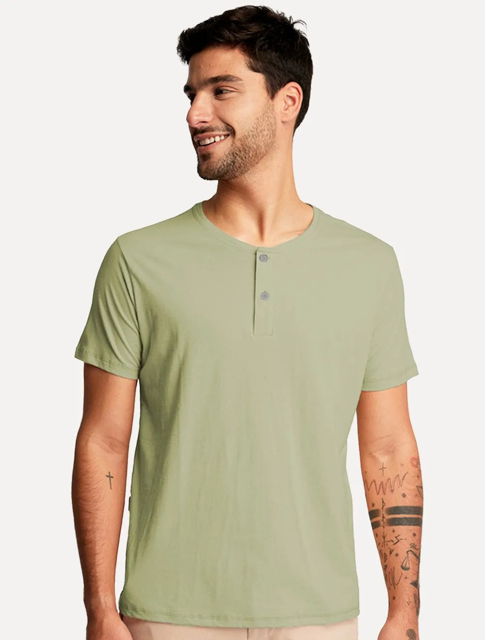 Camiseta King & Joe Masculina Botão Pima Touch Henley Verde Oliva
