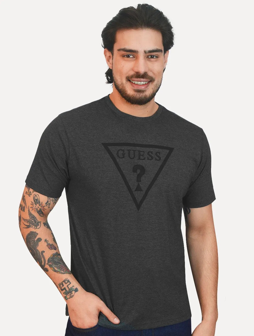 Camiseta Guess Masculina Classic Logo Embossed Cinza Escuro
