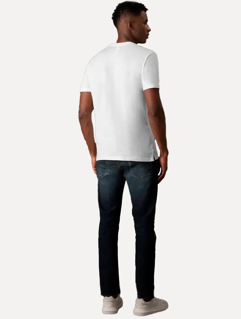 Camiseta Calvin Klein Jeans Masculina Gola V Essentials Logo Lateral Branca
