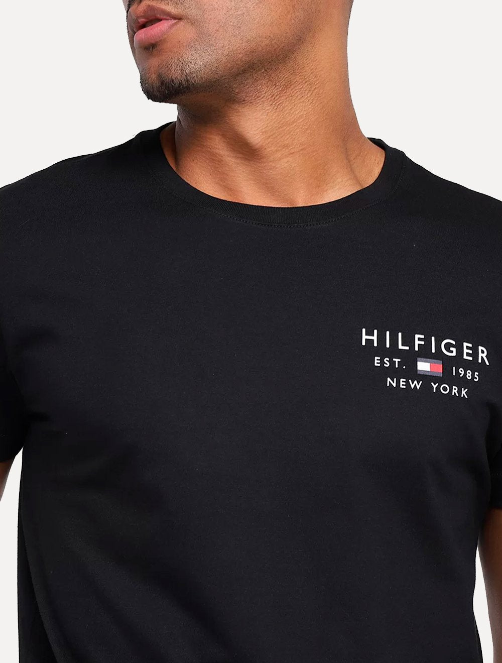 Kit Camisetas Tommy Hilfiger | Masculina Stack/Small Logo Branca/Preta