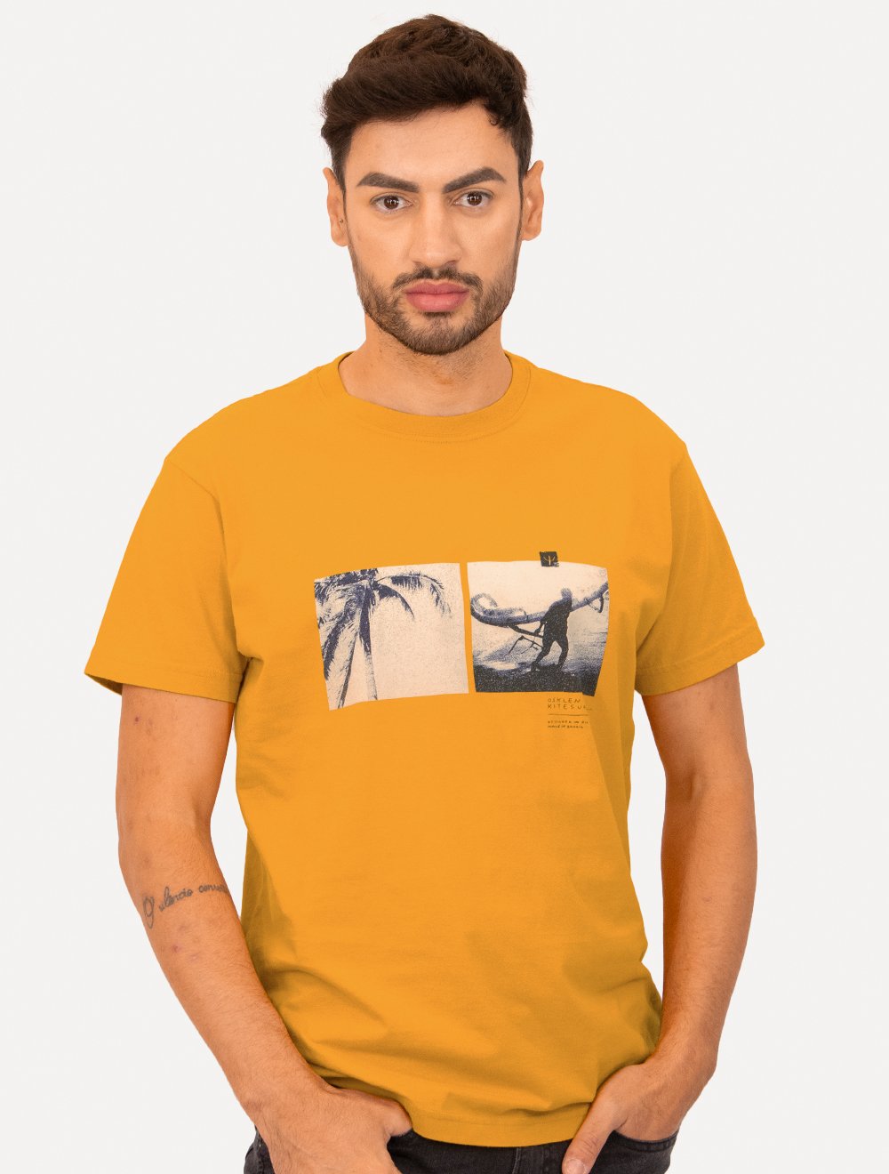 Camiseta Osklen Masculina Regular Vintage Tropical Winds Amarelo Escuro