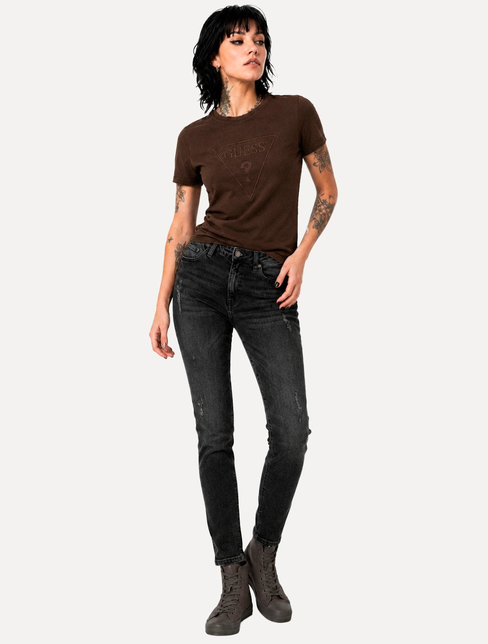 Camiseta Guess Feminina Bust Embroidery Logo Marrom Escuro