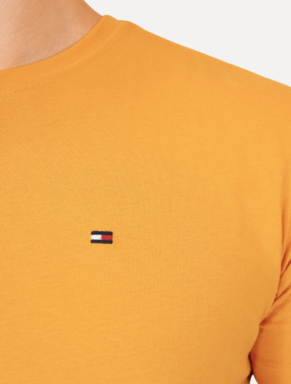 Camiseta Tommy Hilfiger Masculina Essential Cotton Amarela Escura
