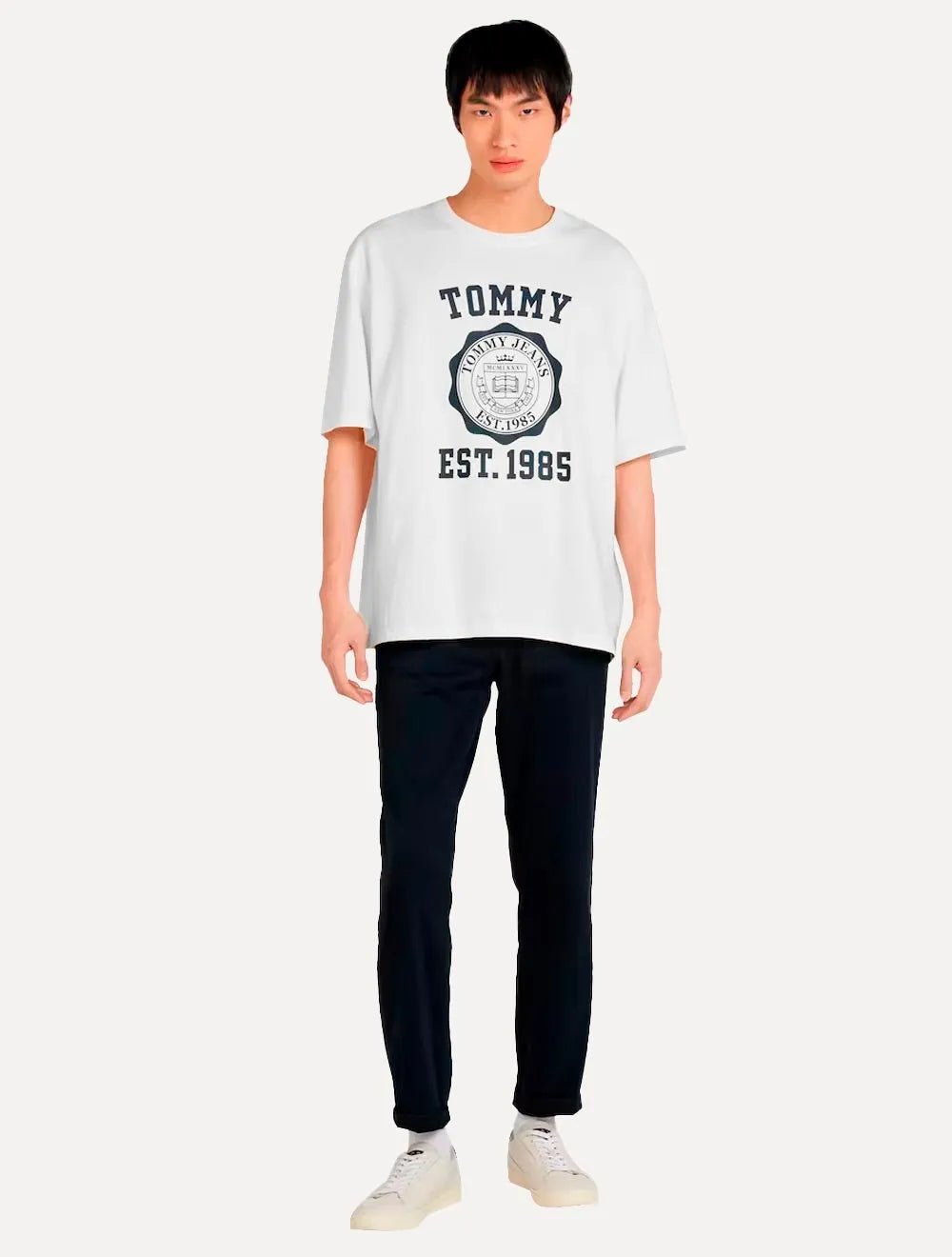Camiseta Tommy Jeans Masculina Oversized Varsity Badge Branca