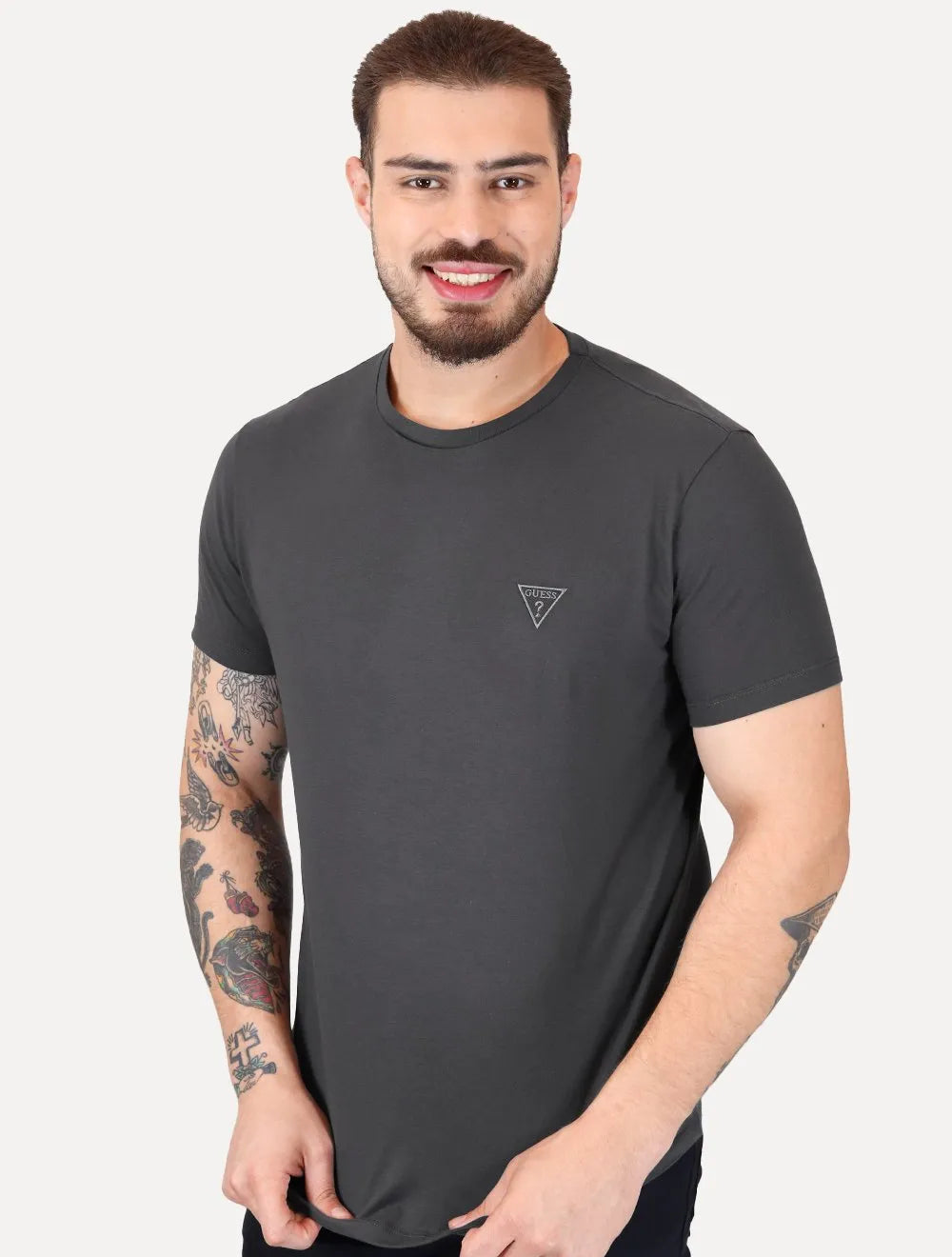 Camiseta Guess Masculina Bordado Peito Chumbo