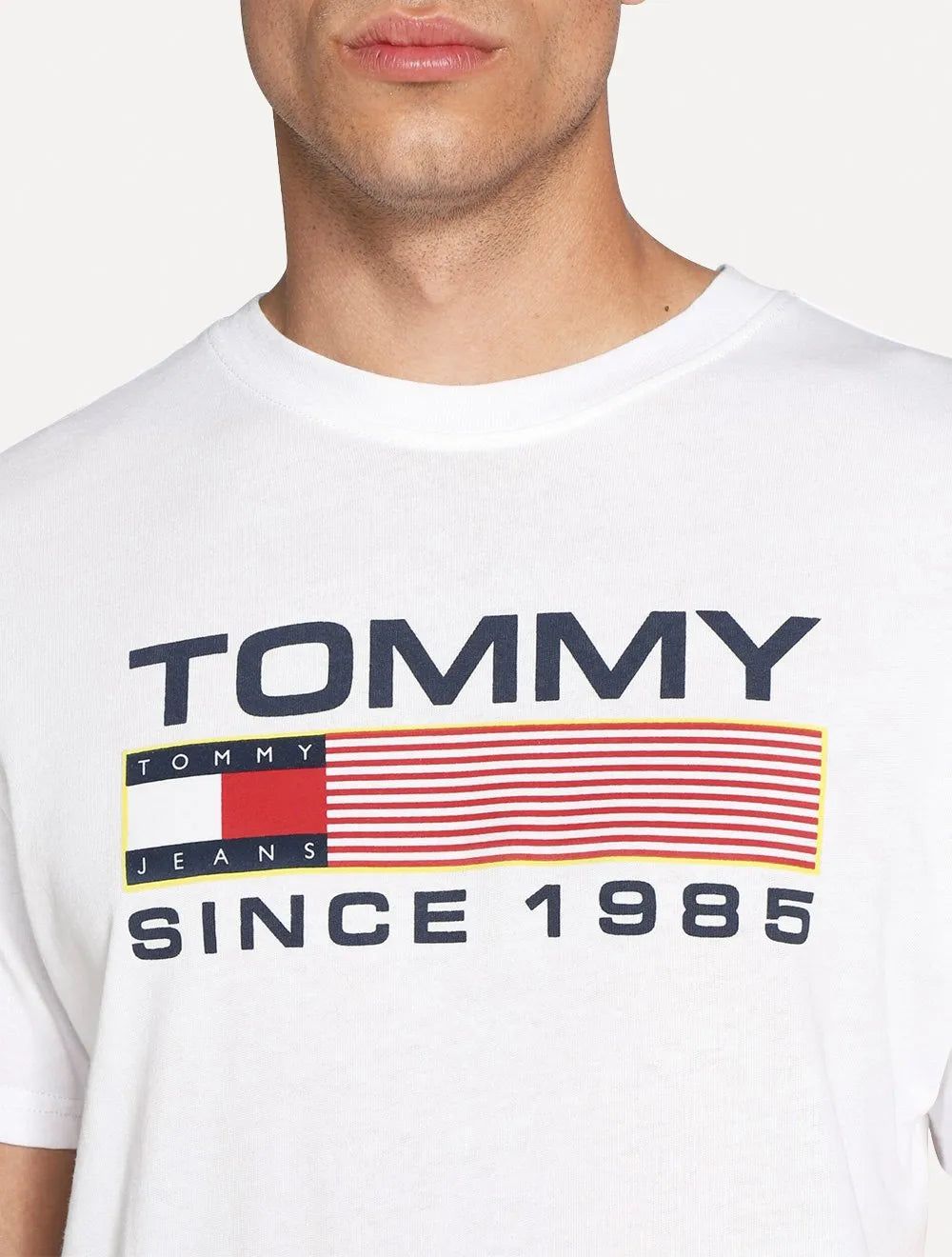 Camiseta Tommy Jeans Masculina Classic Twisted Logo Branca