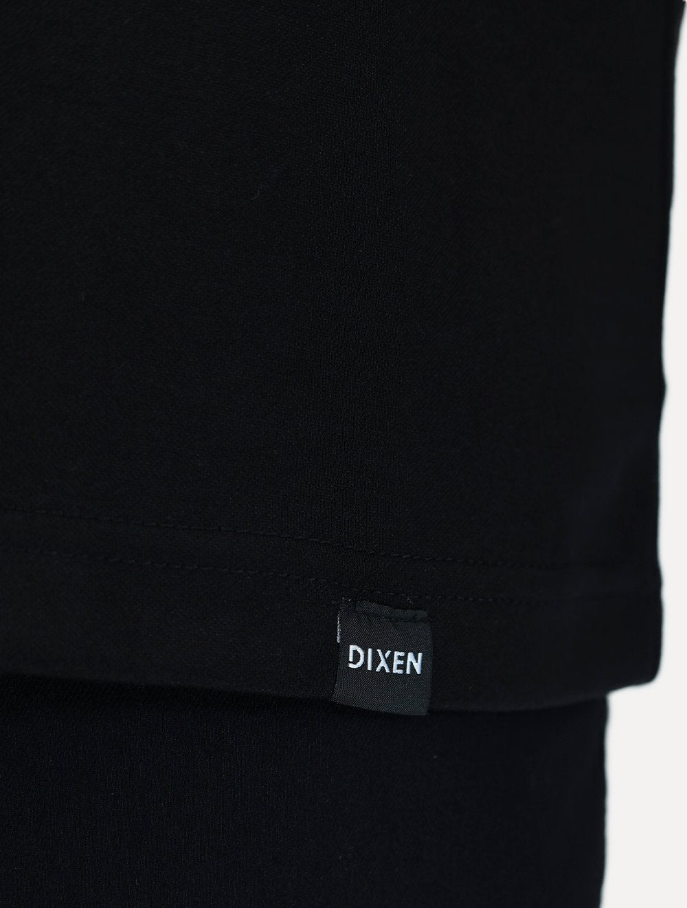 Camiseta Dixen Over Recorte Estruturado na Manga Preta
