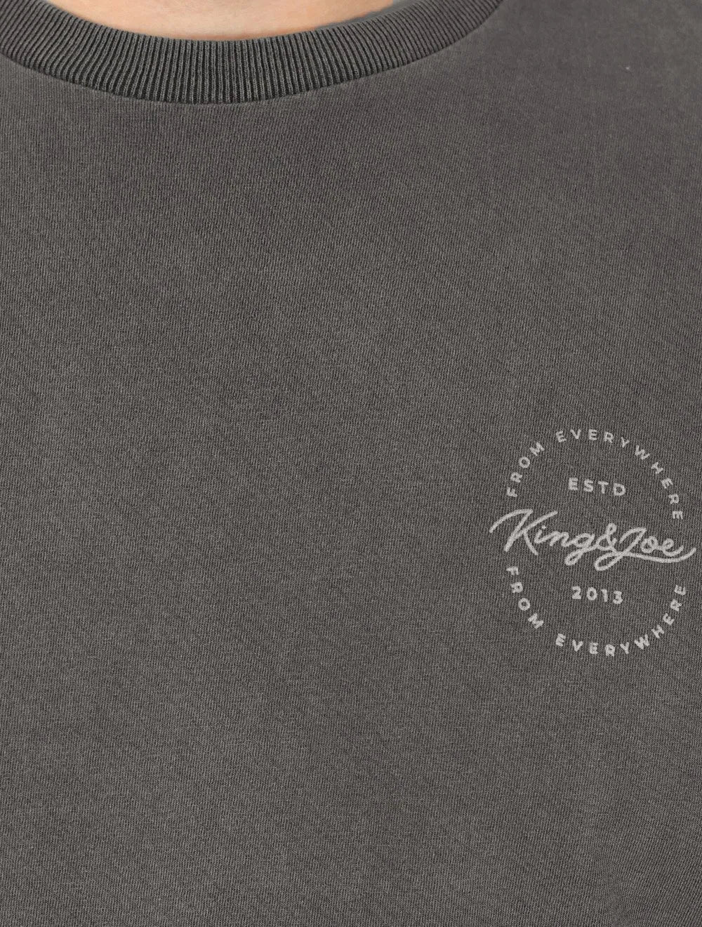 Camiseta King & Joe Masculina Signature Circle Estonada Light Peito Cinza