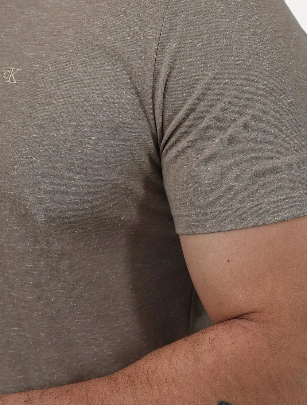 Camiseta Calvin Klein Jeans Masculina Botonê Cáqui