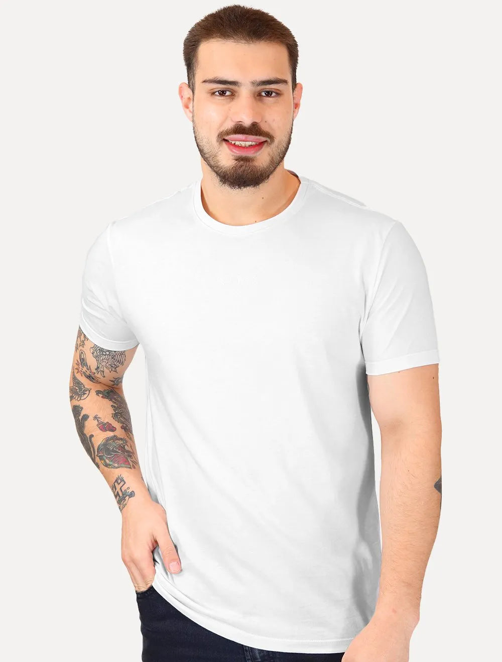 Camiseta Guess Masculina Logo Centro Bordado Branca