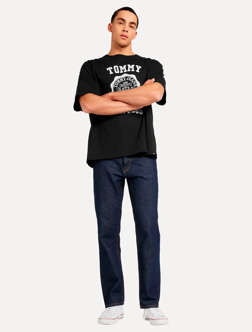 Camiseta Tommy Jeans Masculina Oversized Varsity Badge Preta