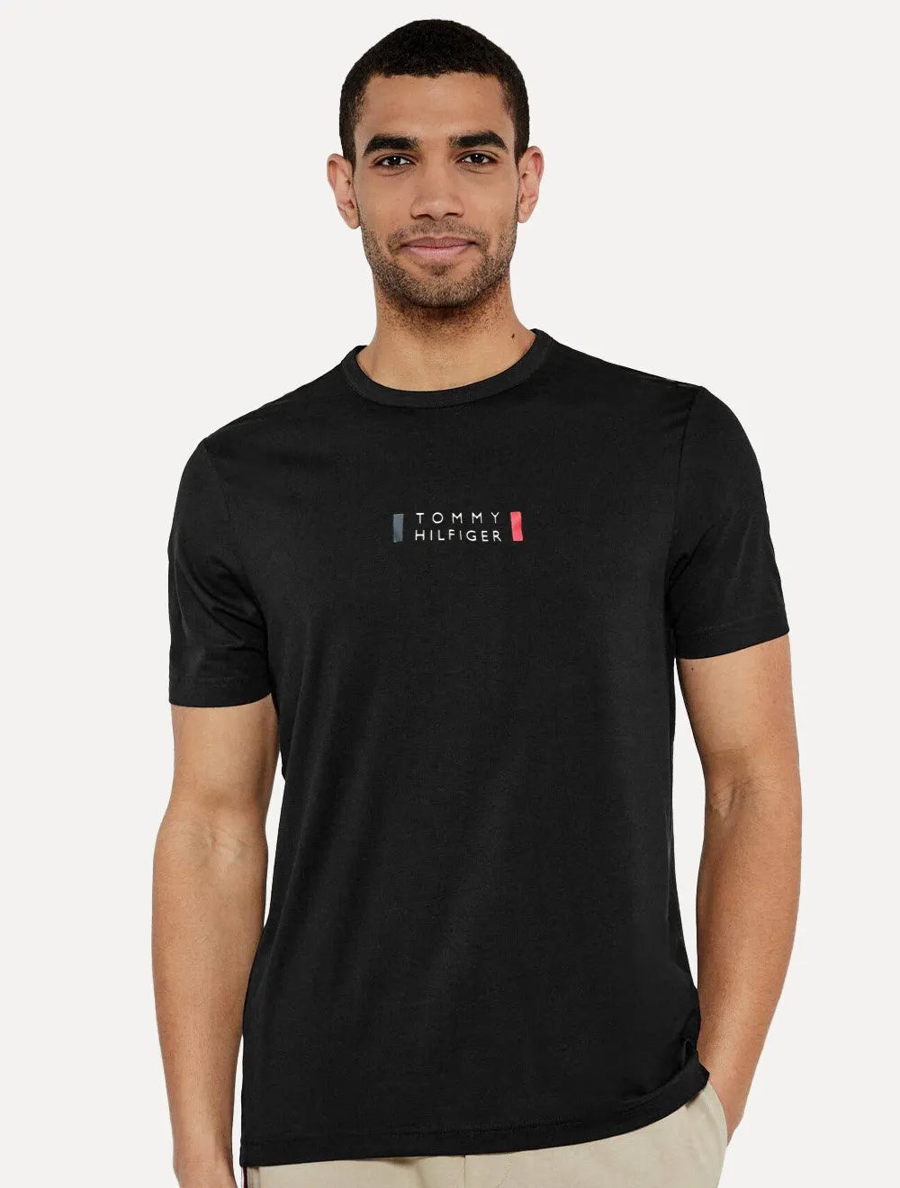 Camiseta Tommy Hilfiger Masculina Stack Center Brand Love Print Preta