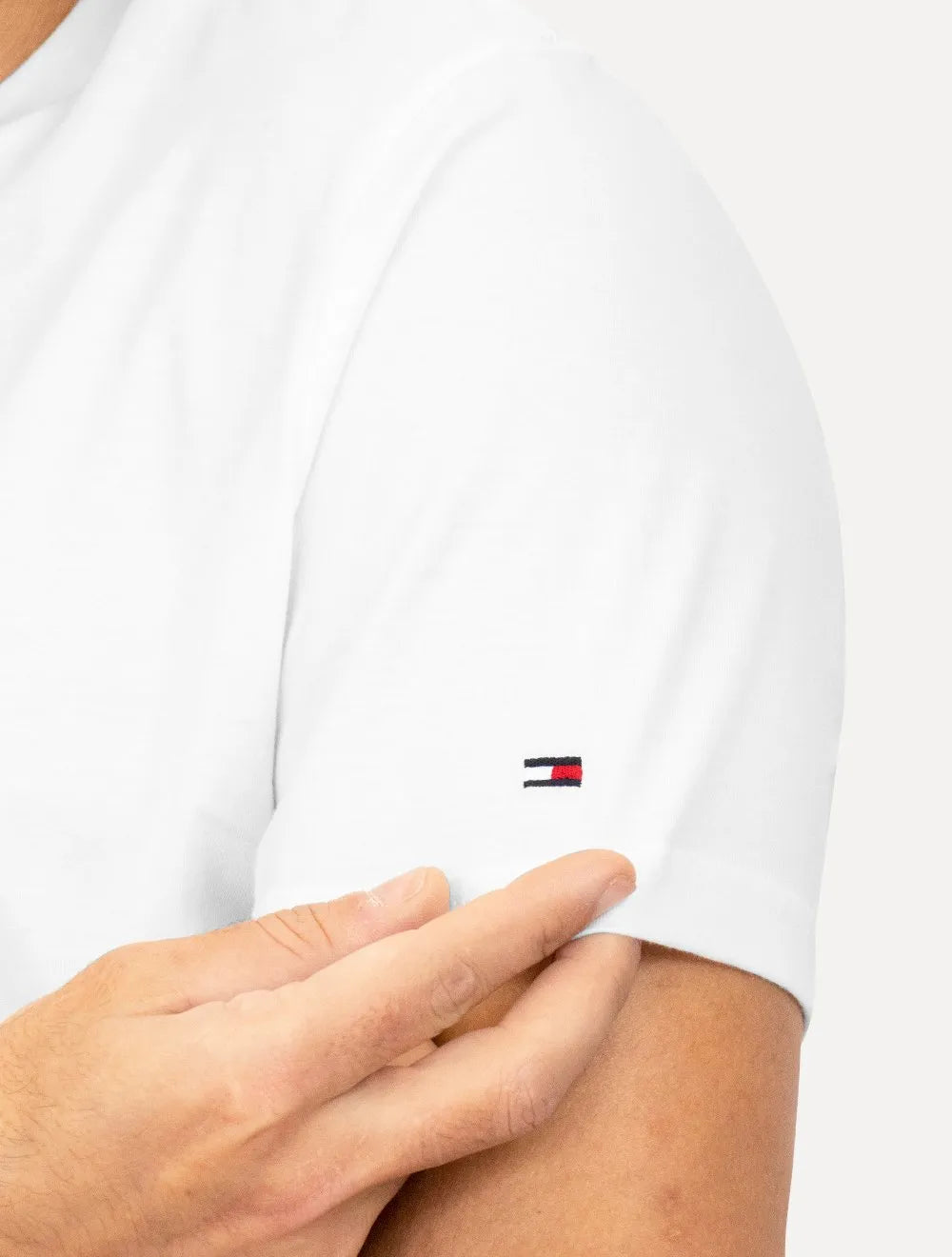 Camiseta Tommy Hilfiger Masculina Roundle Logo Chest Branca