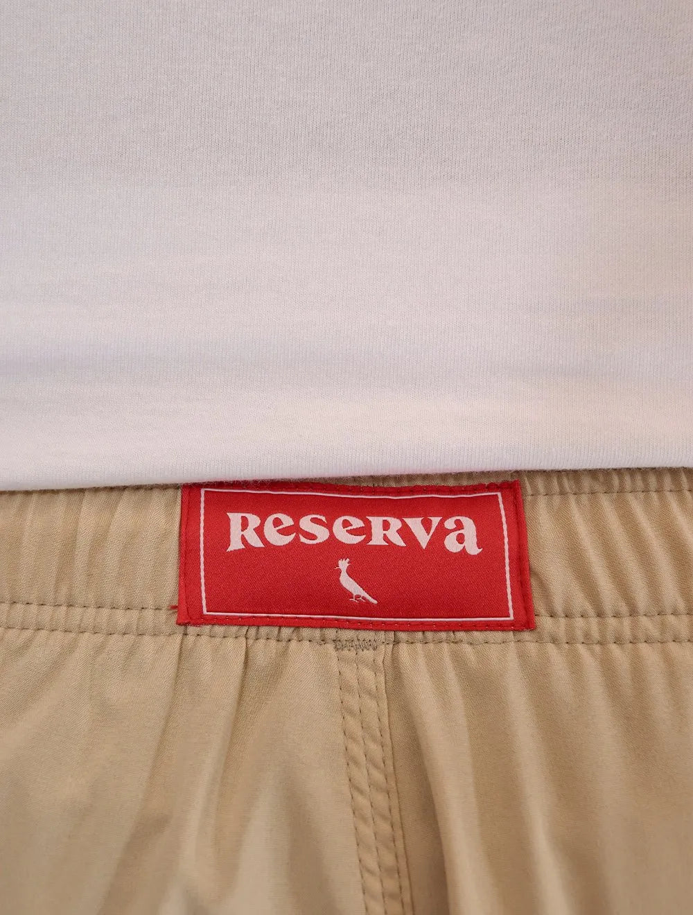 Short Reserva D'Água Beachwear Liso Tag Lateral Caqui