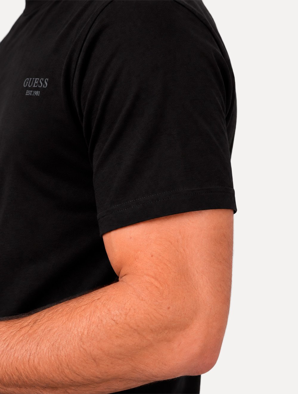 Camiseta Guess Masculina Mini Chest Rubber Est.1981 Preta