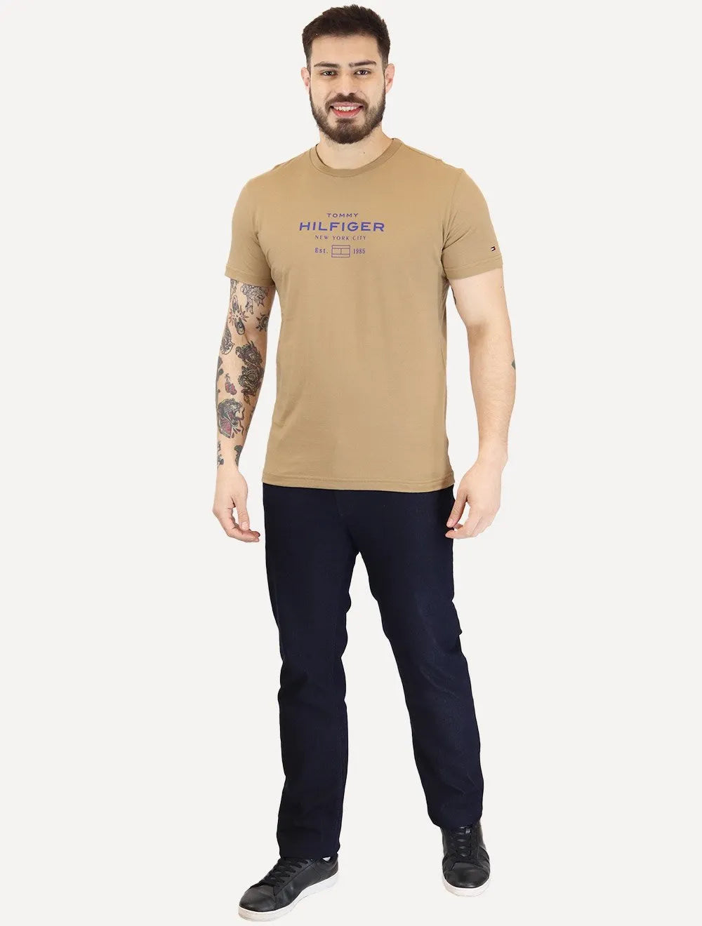 Camiseta Tommy Hilfiger Masculina Center New Stack Marrom