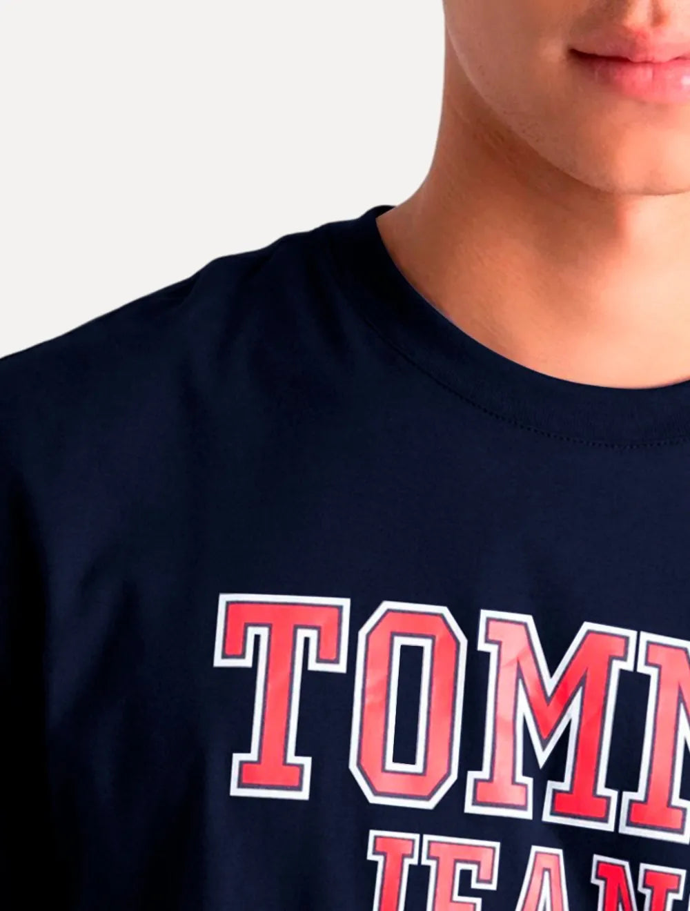 Camiseta Tommy Jeans Masculina Regular College Print Azul Marinho